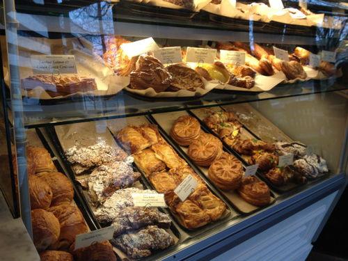 面包店老板娘吃瓜视频,吃瓜视频引发网友热议