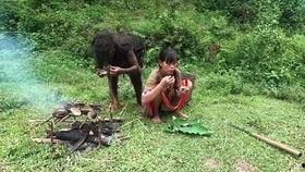 美女野人吃瓜视频,揭秘神秘野人生活点滴