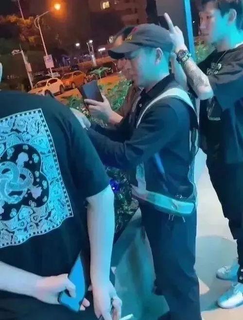 厦门某酒吧吃瓜事件视频,一场引发热议的冲突瞬间